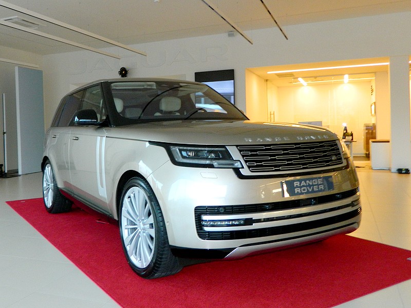 Range Rover: s přebytkem luxusu do nepohody